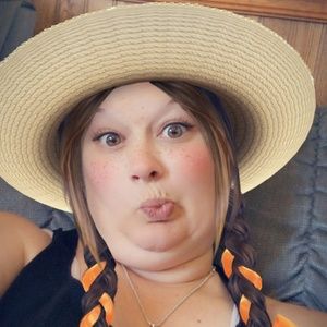 Meet your Posher, Lacy